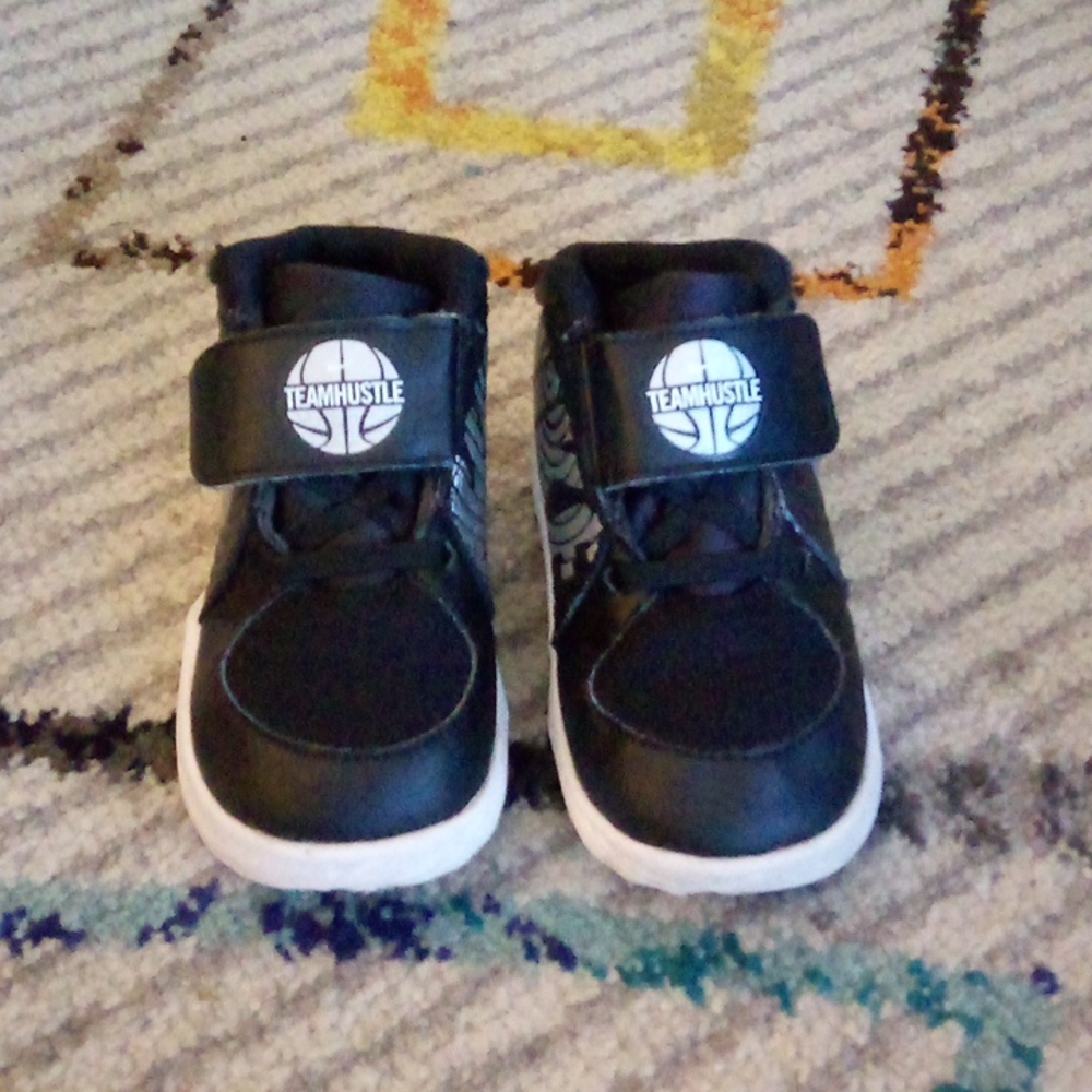 Boys Nike size 8c